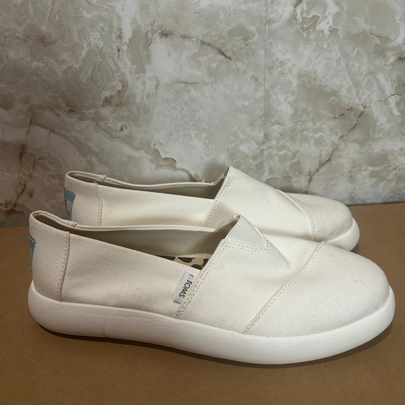 Toms Shoes - TOMS Women Size 8 Canvas Slip On Shoes White Leopard Print Lining Comfort Casual